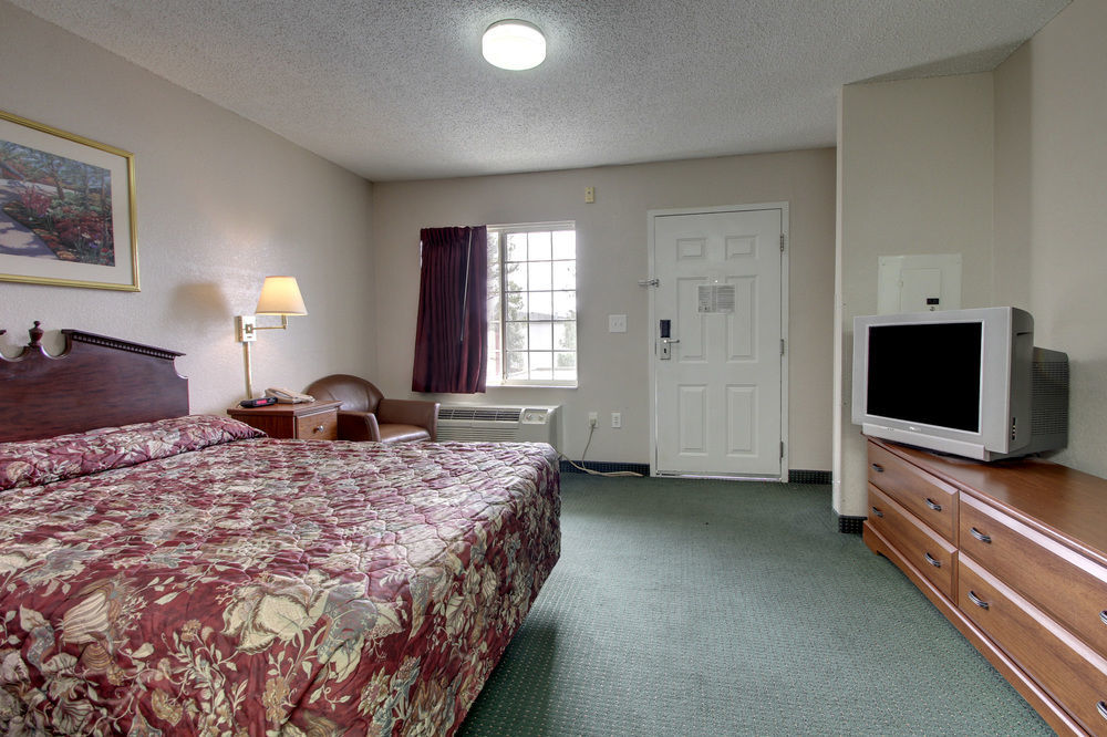 Intown Suites Extended Stay Raleigh Nc - Capital Blvd Luaran gambar