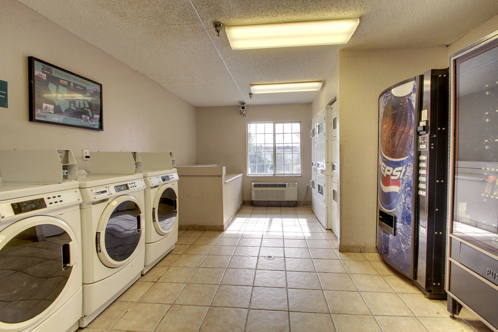 Intown Suites Extended Stay Raleigh Nc - Capital Blvd Luaran gambar