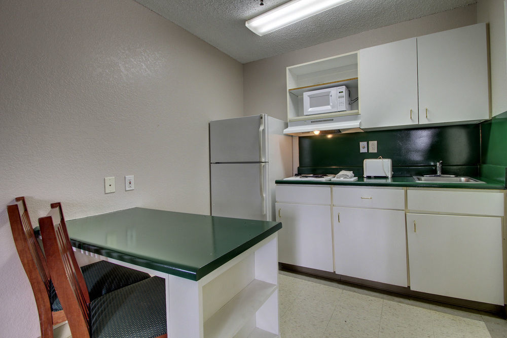 Intown Suites Extended Stay Raleigh Nc - Capital Blvd Luaran gambar